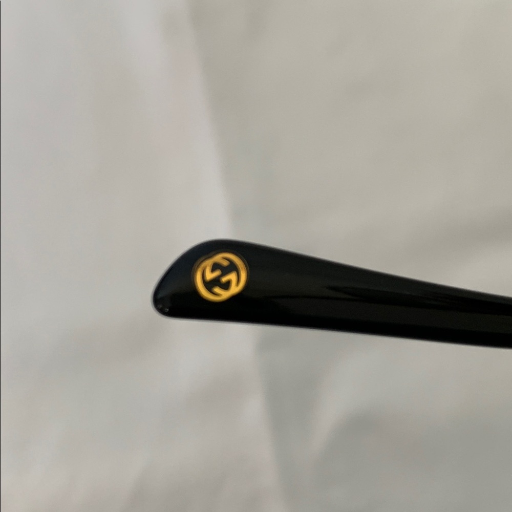 Gucci Black Frame Sunglasses - Picture 15 of 15